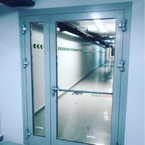 Противопожарная дверь с антипаникой / серия FRM7428